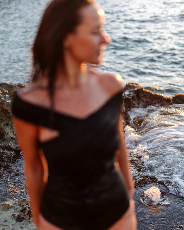 Menopause, grief, transitions, rage, awakening.
Midlife is a reckoning — and a becoming.
Somatic practices give your body a way to move through it all, with compassion and strength. It helps us connect to what has once been lost, the connection to self ♥️ All the supressed feelings needs help to get unstuck in the body. I can help you with that. 

#BalancedPeople #SomaticSupport #MidlifeAwakening #EmbodiedHealing
